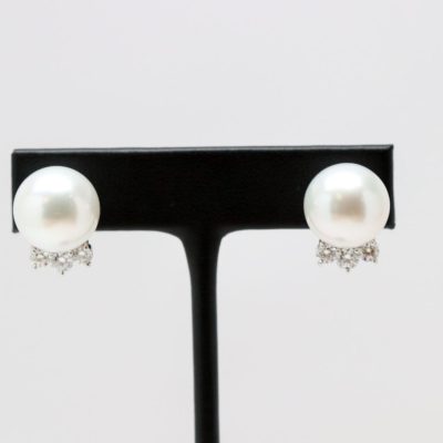 14.4mm Tahitian Grey Pearl with 0.69ctw Round diamonds