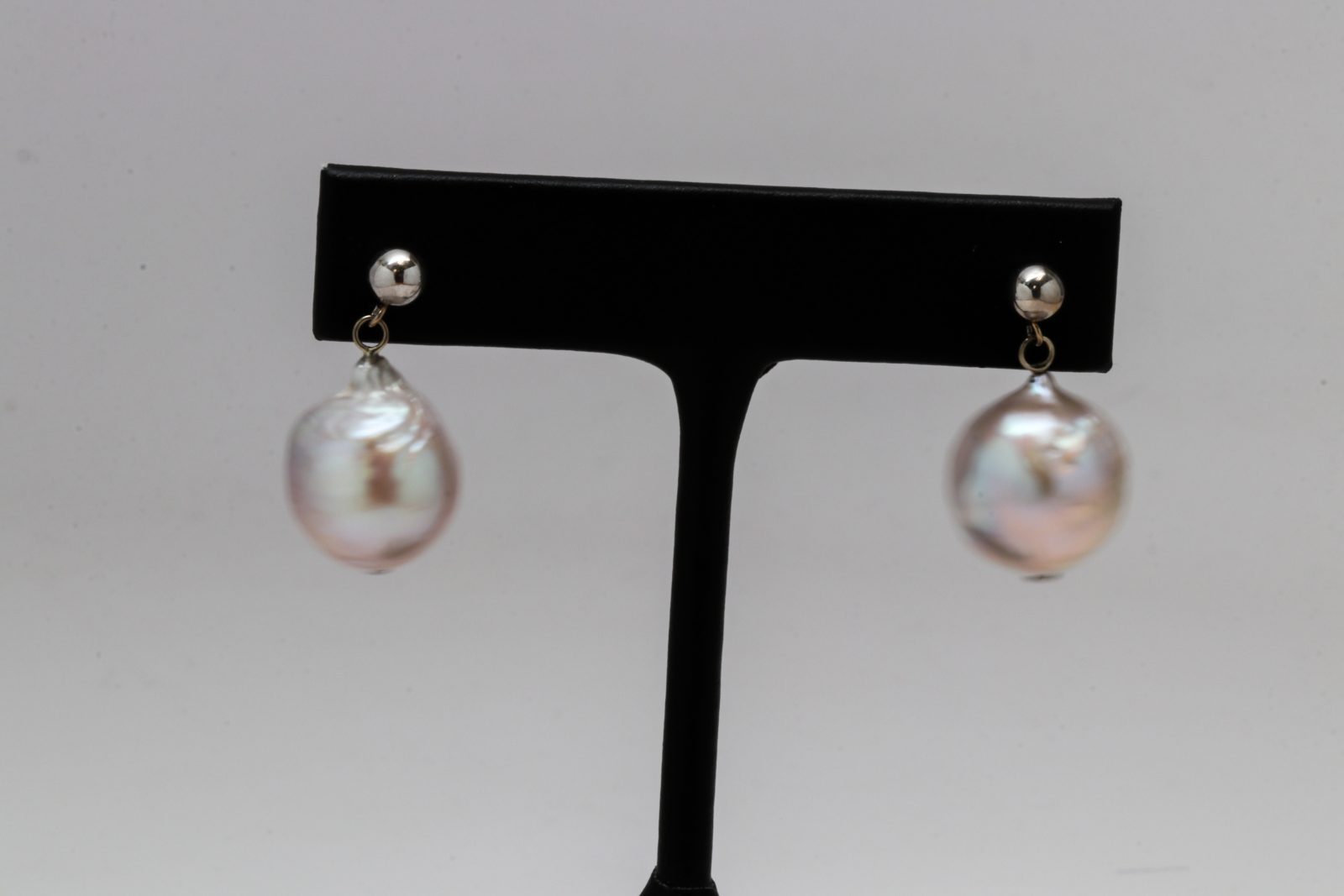 14K White Gold Baroque Peacock Pearl Drop Earrings – 13.00–16.00 mm