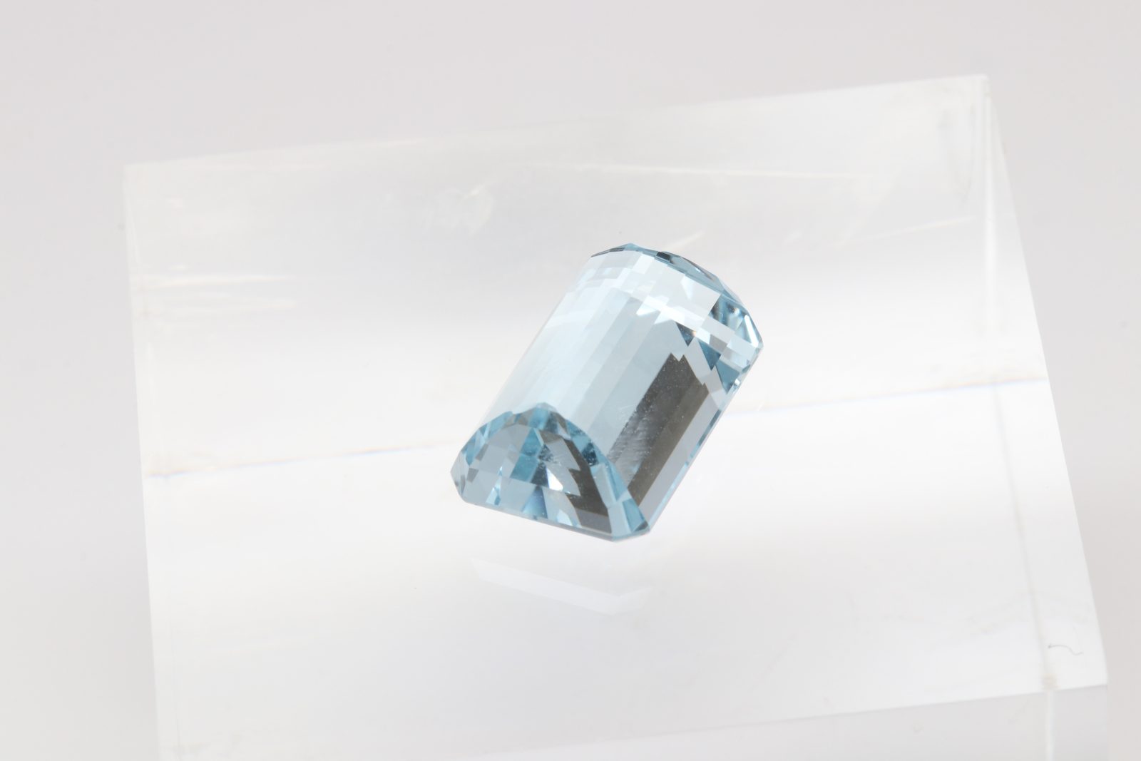 23.88 Carat Emerald-Cut Topaz – Loose Stone - Image 4